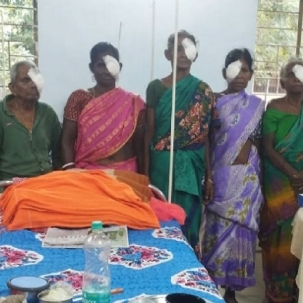 चाईबासा : नेत्र शल्य चिकित्सा के तहत 16 मरीजों का किया गया सफल ऑपरेशन