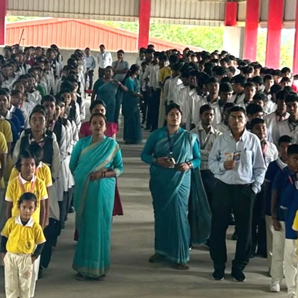 स्कूल में हुआ सामूहिक वंदे मातरम गायन