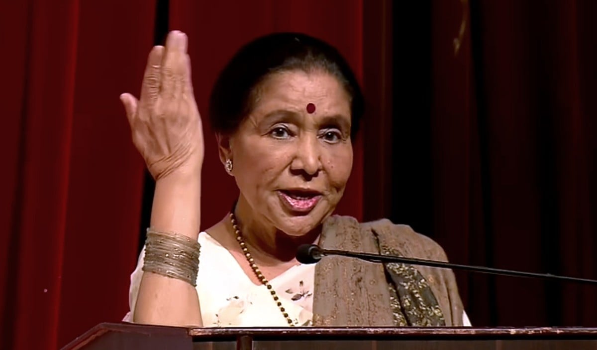 Asha Bhosle के 93वें जन्मदिन पर रिलीज़ हुआ उनका आखिरी फ़िल्मी गाना Ae Meri Zindagi, म्यूज़िक वीडियो में दिखीं बिहाइंड-द-सीन्स झलकियाँ