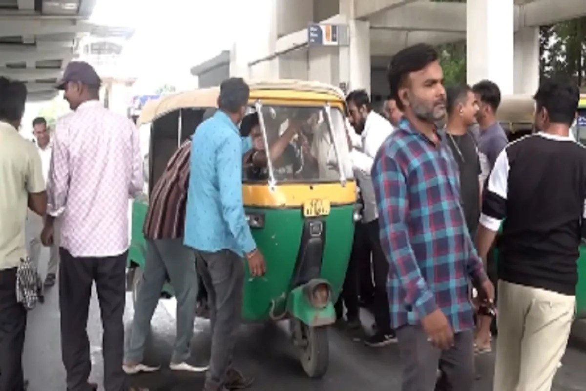 Ahmedabad: शहर में ऑटो चालकों की हड़ताल आरंभ, आम जनता को हुई परेशानी, कई जगह जबरन रिक्शा रोकने पर विवाद