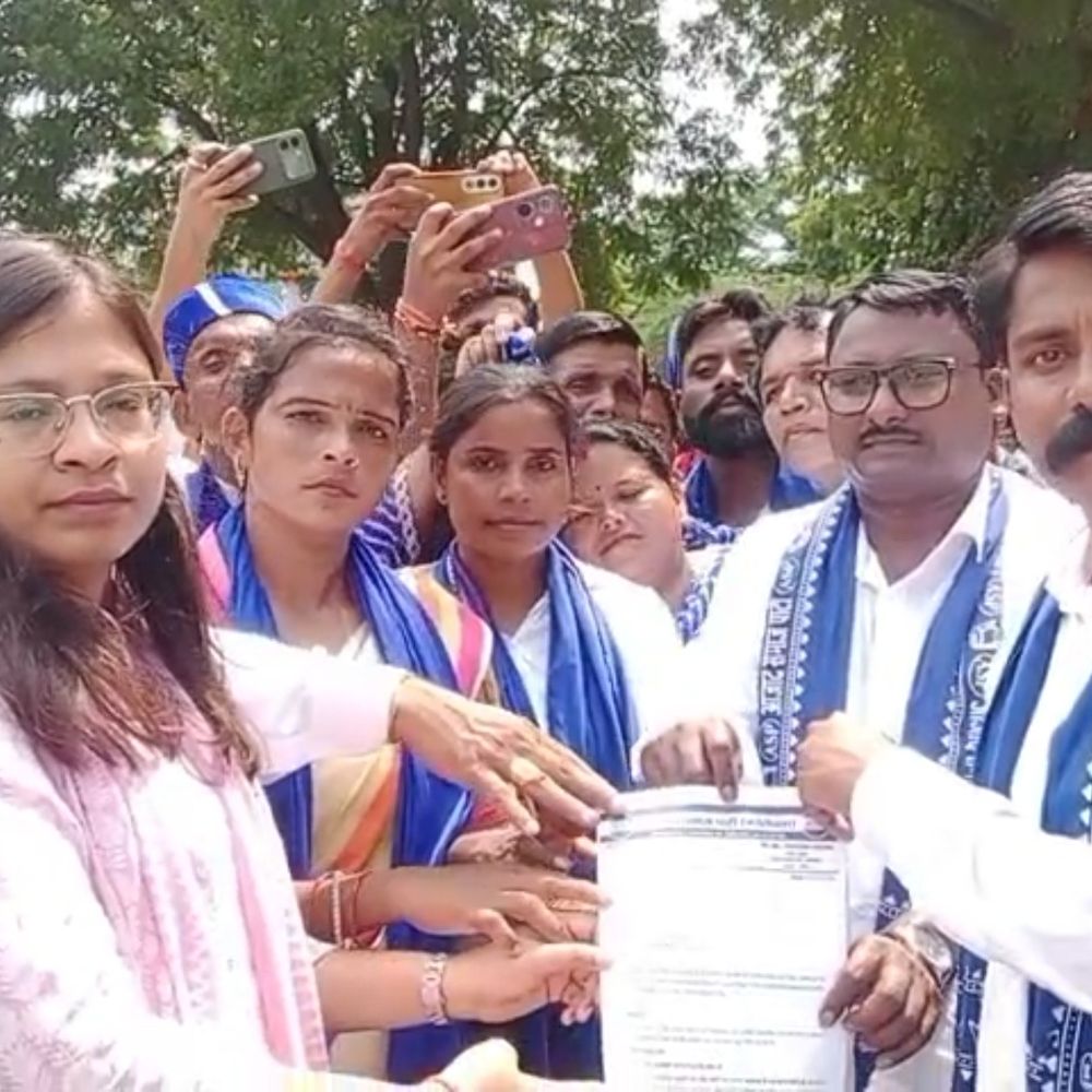 चंद्रशेखर आजाद के काफिले पर हमले के विरोध में प्रदर्शन:फिरोजाबाद में आजाद समाज पार्टी ने एसडीएम को सौंपा ज्ञापन
