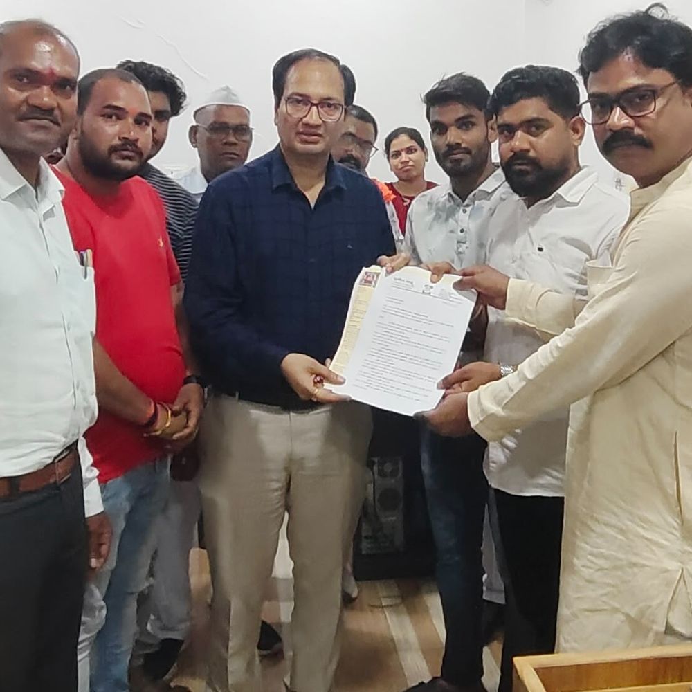 जातिगत जनगणना में ओबीसी के लिए अलग कॉलम की मांग:कांग्रेसियों ने राष्ट्रपति के नाम कलेक्टर को सौंपा ज्ञापन, कहा-सटीक संख्या से मिलेगा न्यायसंगत अधिकार