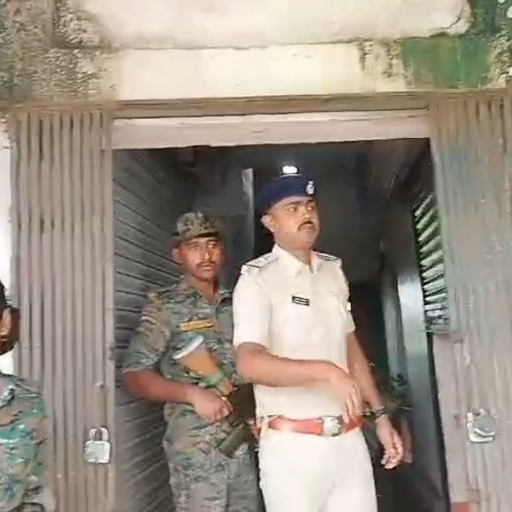साइबर कैफे में फर्जी जन्म प्रमाण पत्र बनाने का खुलासा:जमुई में 500 से 1500 रुपये लेकर हेरफेर, लैपटॉप-दस्तावेज जब्त; 3 पर FIR