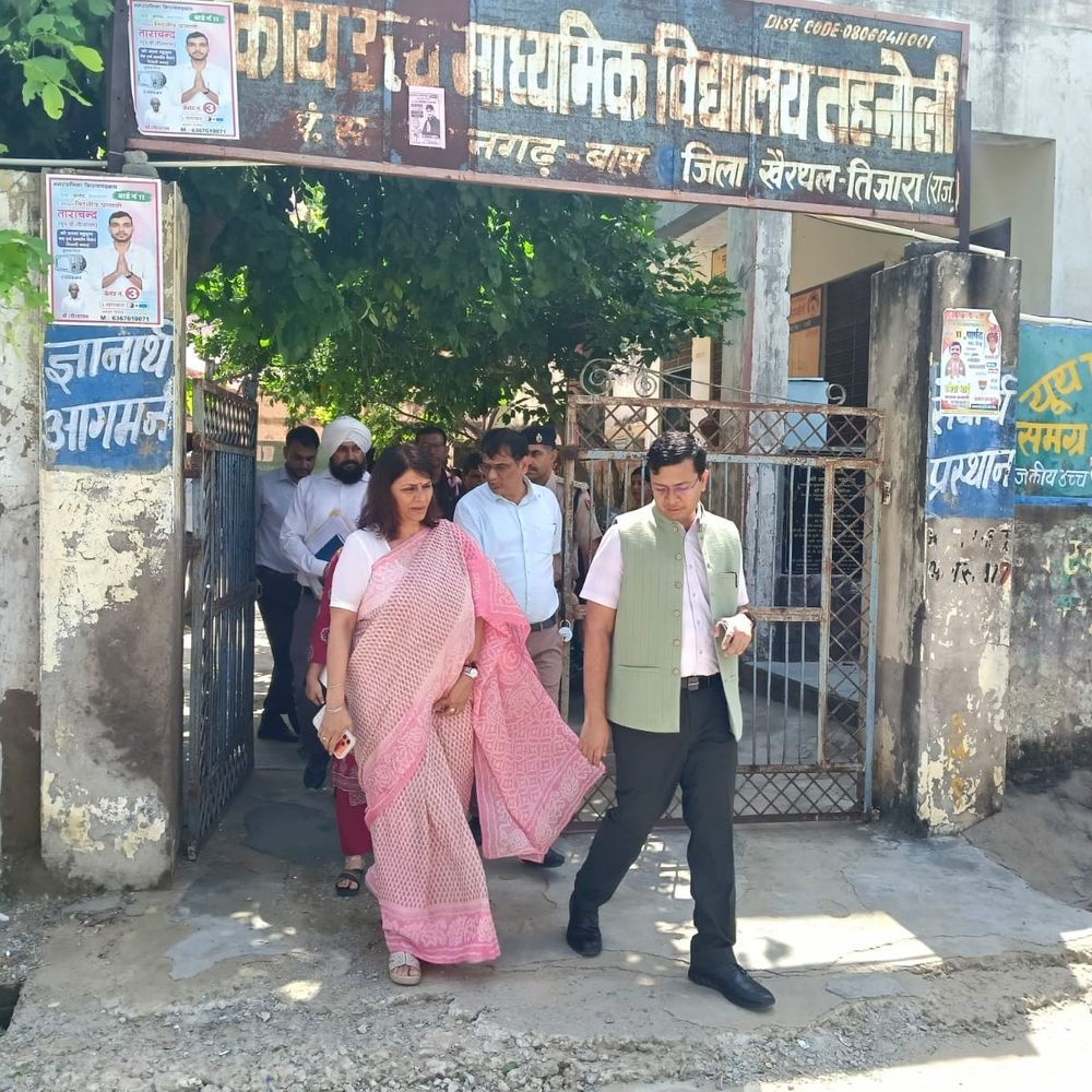 चुनाव पर्यवेक्षक अल्पा चौधरी ने मतदान केंद्रों का निरीक्षण किया:निकाय चुनाव की तैयारियों का जायजा लिया, व्यवस्थाओं को लेकर दिए निर्देश
