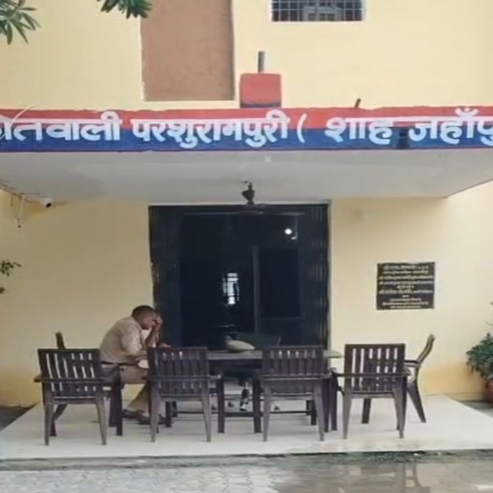 सर्राफा व्यापारी की बाइक में स्मैक रखी:4 पुलिसकर्मियों पर FIR के निर्देश, थाने ले जाकर मारने-पीटने का आरोप; 2 लाख रुपए लेकर छोड़ा