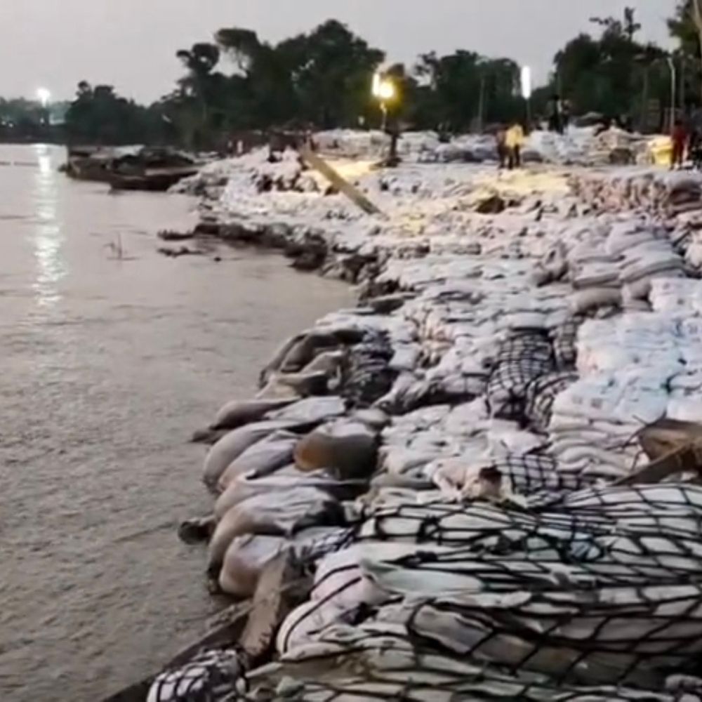 गंगा की धार बदलने से राघोपुर-शंकरपुर तटबंध पर खतरा टला:40 से अधिक इंजीनियरों की टीम ने 24 घंटे रखी निगरानी, ग्रामीण बोले- बांध बचा, अब पक्का इलाज चाहिए