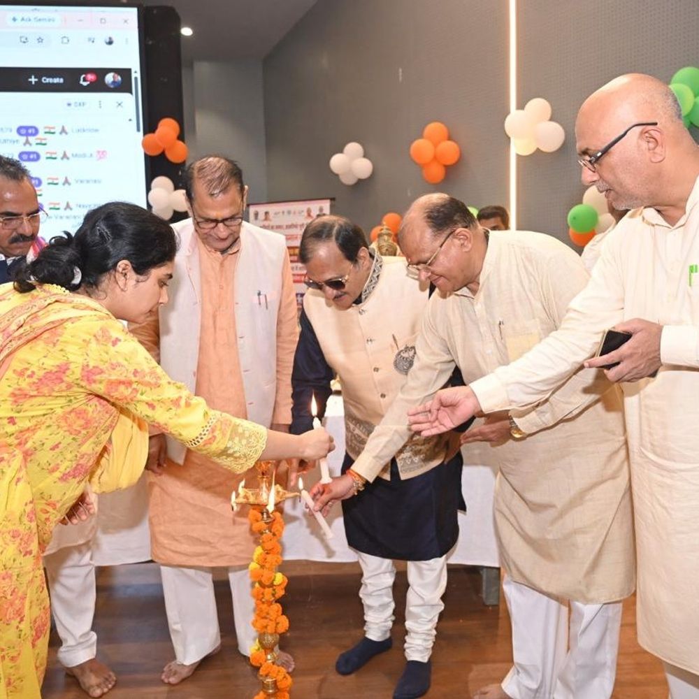 पीएम मोदी के जन्मदिन पर जलाए गए ‘आशीर्वाद के दीये’:मुरादाबाद पंचायत भवन में जनप्रतिनिधियों और अधिकारियों ने दी शुभकामनाएं