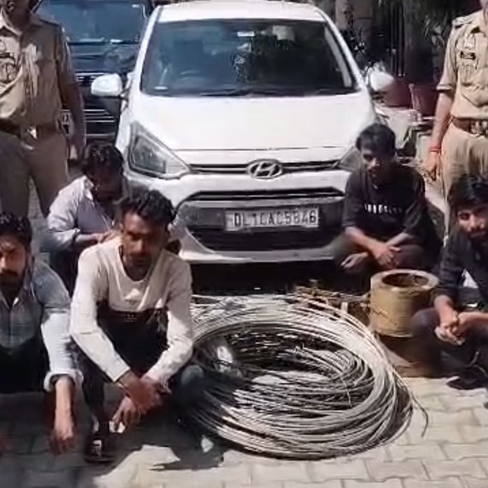 मेरठ में ट्रांसफार्मर चोरी करने वाला गैंग पकड़ा गया:6 आरोपी गिरफ्तार, नाबालिग भी शामिल; चोरी का सामान और कार बरामद
