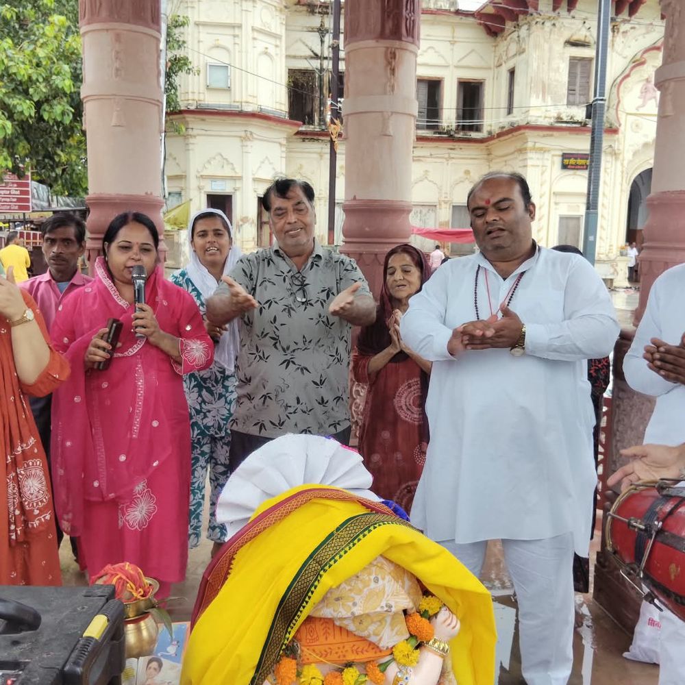 ओम शिवालय गणेश में महोत्सव:गणपति बप्पा को लगाया 56 भोग, श्रद्धालुओं ने उत्साह से मनाया पर्व