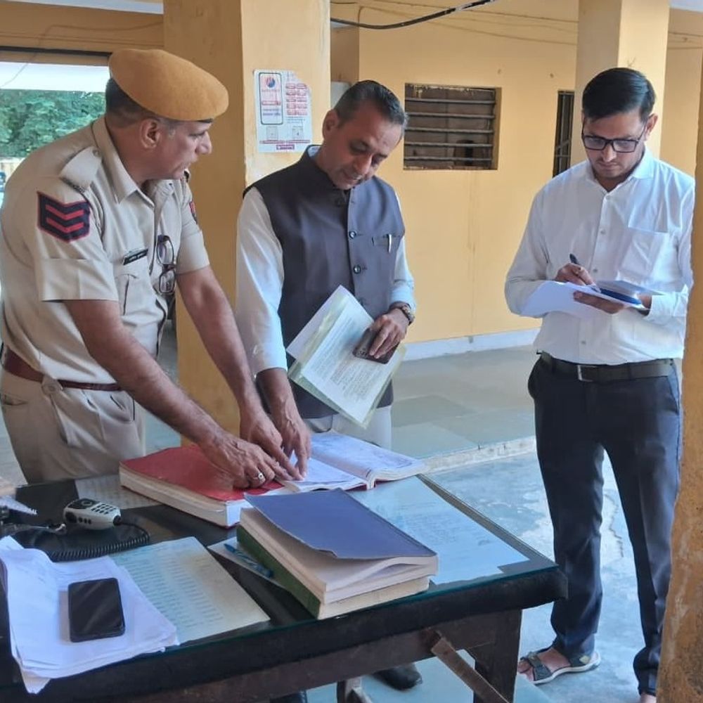 DLSA सचिव ने खैरथल थाने का निरीक्षण किया:डॉक्यूमेंट्स, लंबित मामलों, महिला-बाल अपराधों में कार्रवाई की जानकारी ली