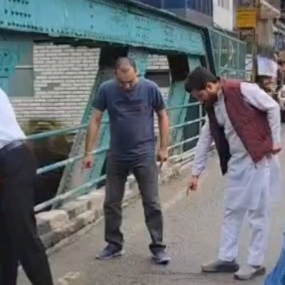 कुल्लू-पुल पर 18 टन से ज्यादा भार वाले वाहन प्रतिबंधित:एक समय में एक ही व्हीकल गुजरेगा; विधायक बोले-सरकार स्थायी समाधान करे