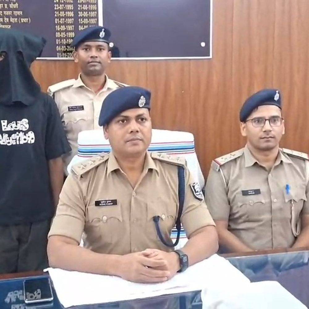 अररिया में सोशल मीडिया पर हथियार लहराने का वीडियो वायरल:युवक गिरफ्तार, पुलिस ने देसी कट्टा और मोबाइल फोन जब्त किया