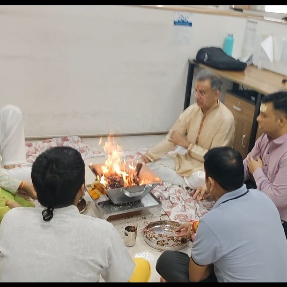 भगवान श्री गणेश का यज्ञ अनुष्ठान:विधि-विधान से हुआ गणेश पूजन और यज्ञ, कर्मचारियों ने लिया हिस्सा