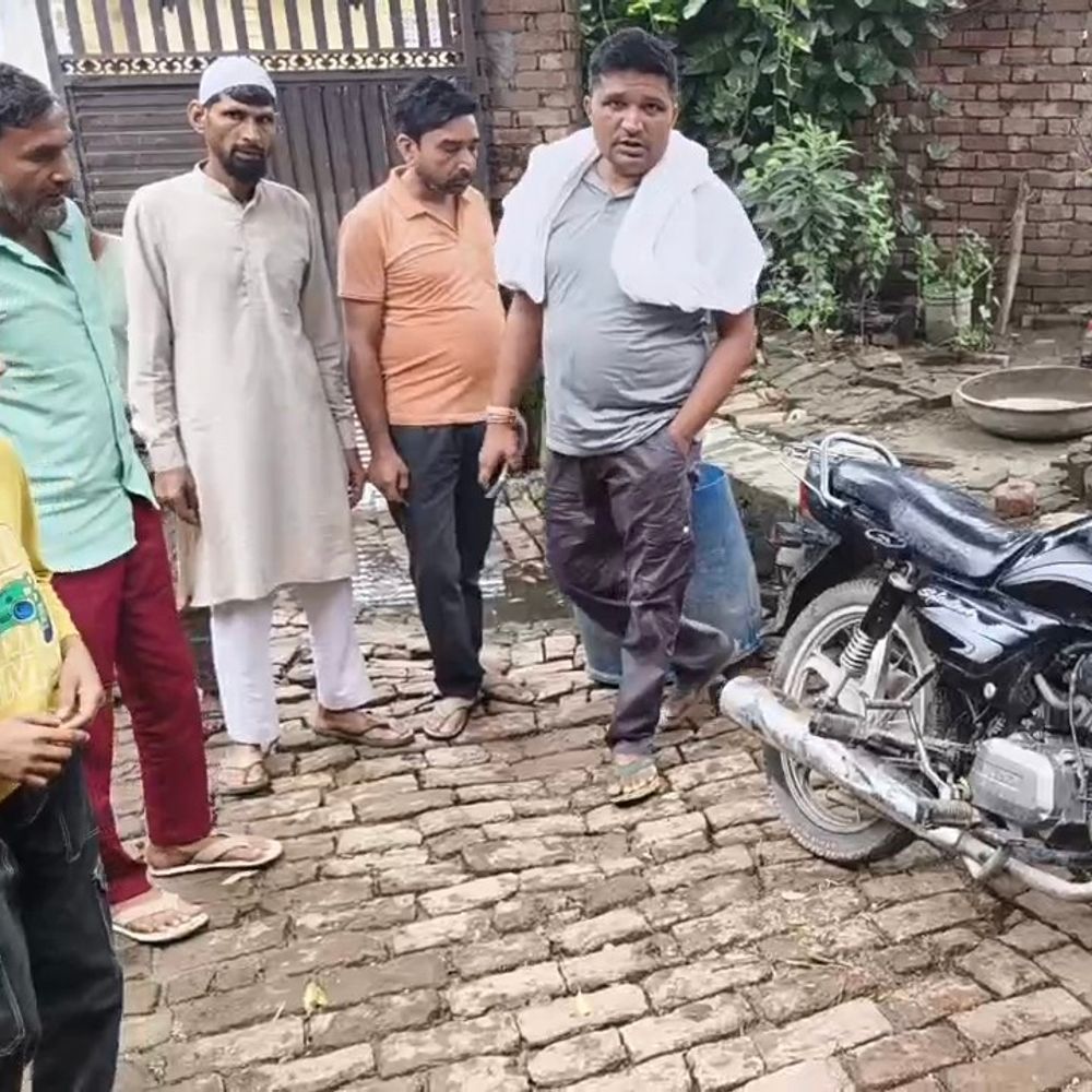 मुजफ्फरनगर में एक रात में 3 घरों को बनाया निशाना:2 में लाखों की चोरी, तीसरे में नाकाम रहे चोर; पुरानी बाइक छोड़ नई लेकर फरार
