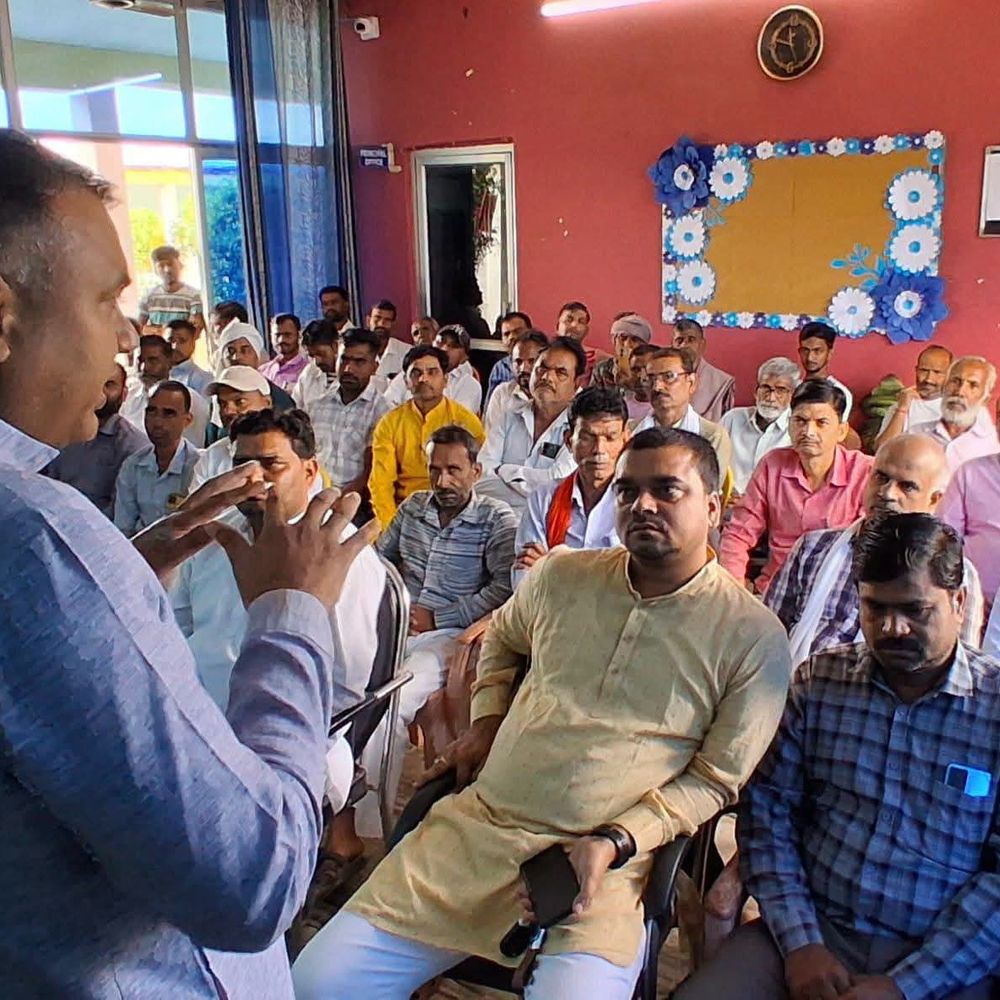 घाटमपुर में भाजपा कार्यकर्ताओं ने सुनी ‘मन की बात’:रेऊना में बूथ समिति बैठक कर संगठन मजबूती के दिए निर्देश, पौधरोपण भी किया