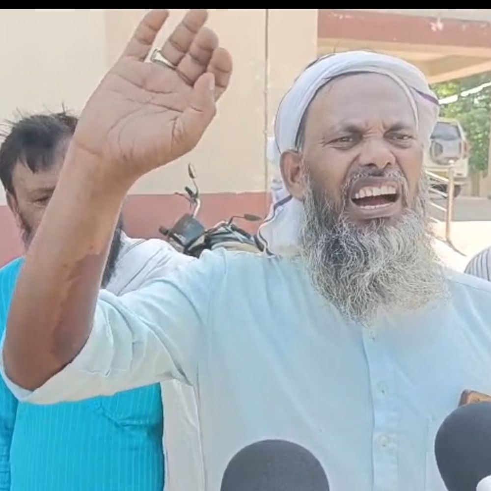 सो रही नाबालिग पर खिड़की से फेंका ज्वलनशील पदार्थ:बोली-‘शरीर में होने लगी जलन’, पिता का हाथ झुलसा ; FSL ने जुटाए नमूने