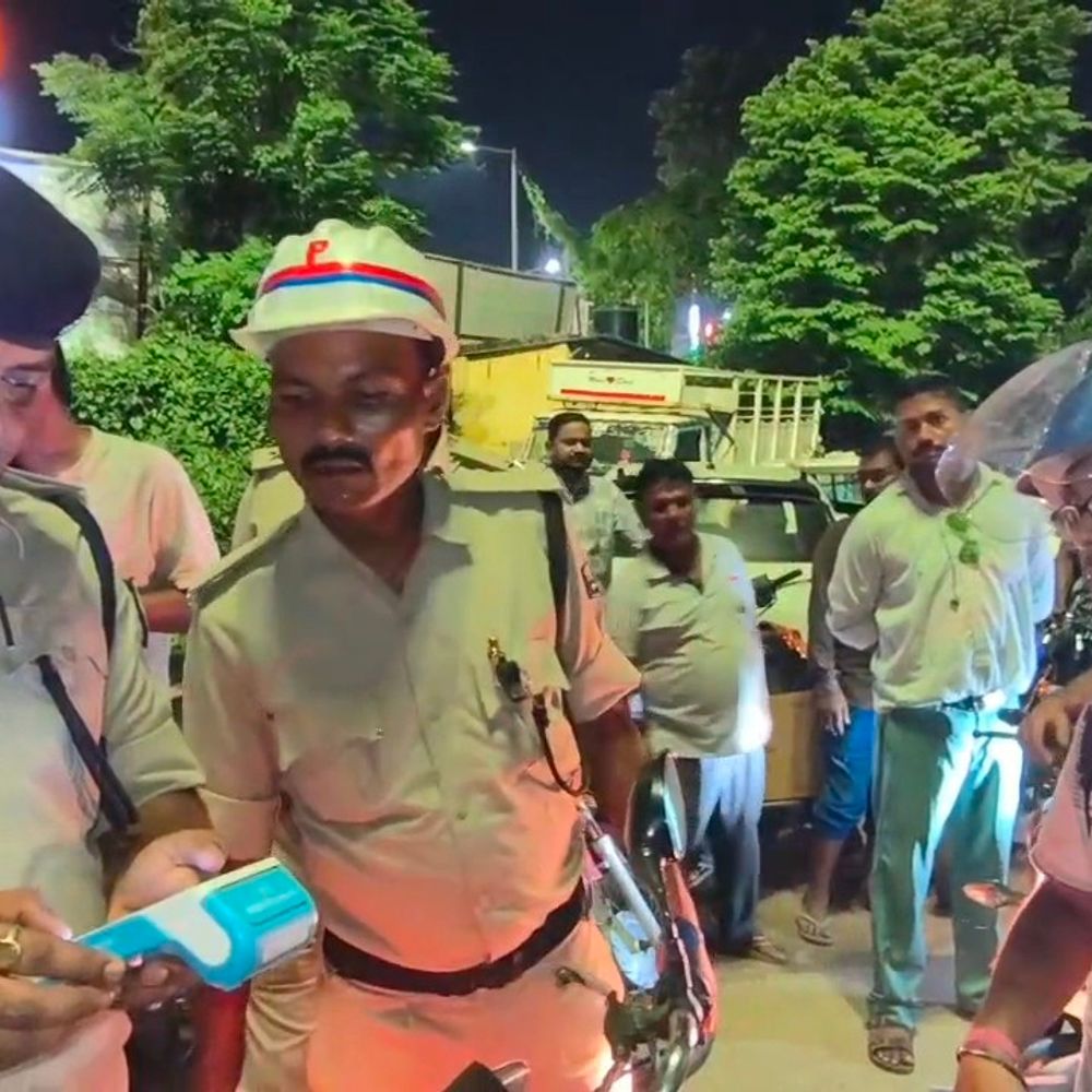 कटिहार में ट्रैफिक पुलिस ने सैकड़ों वाहनों की जांच की:बिना नंबर प्लेट और कागजात वाले वाहनों पर कार्रवाई, कई गाड़ियां हुई जब्त