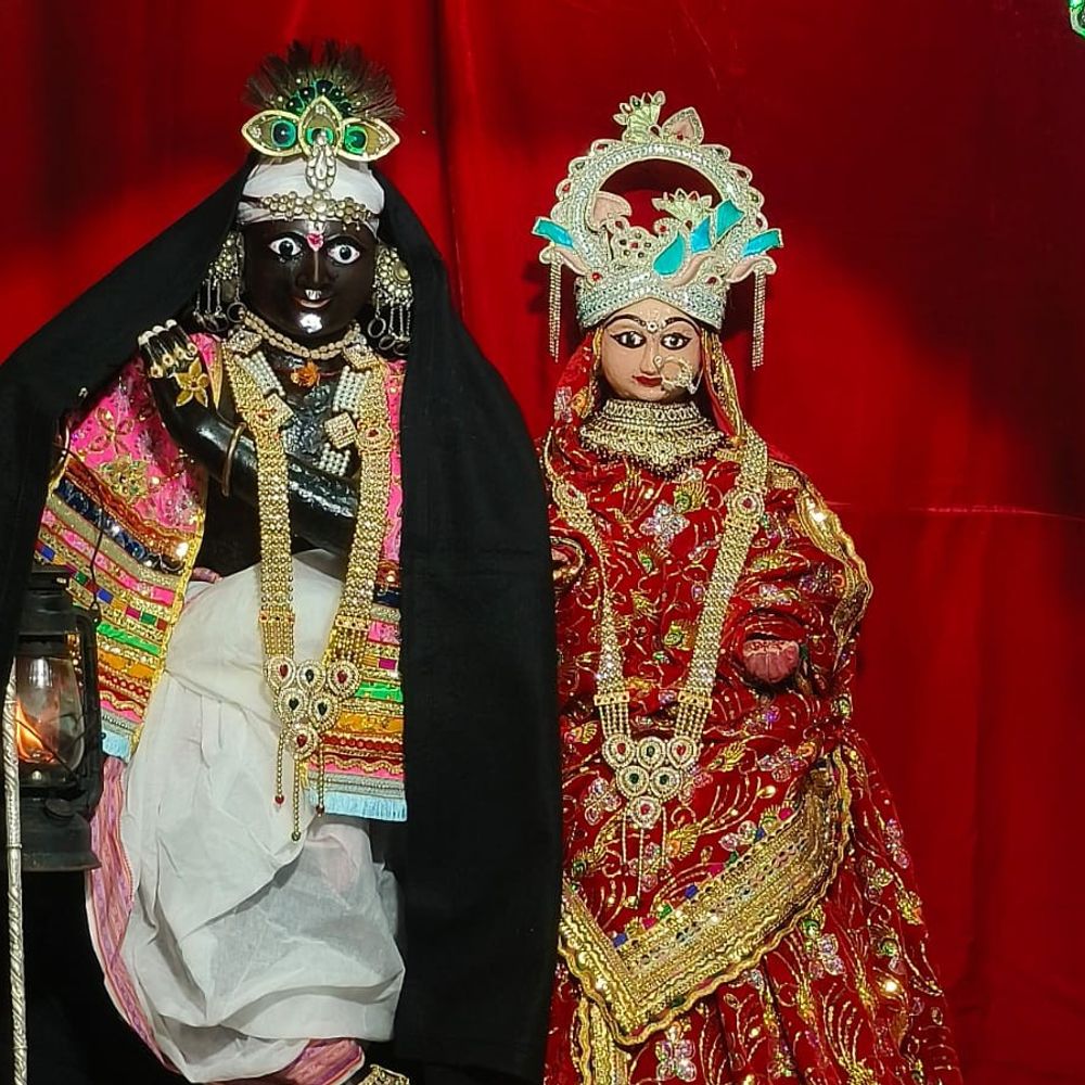 20 साल बाद जुगल किशोर जी ने ओढ़ा कंबल:पन्ना में कमरिया झांकी के दर्शन दिए, 24 घंटे बारिश के बाद बना संयोग