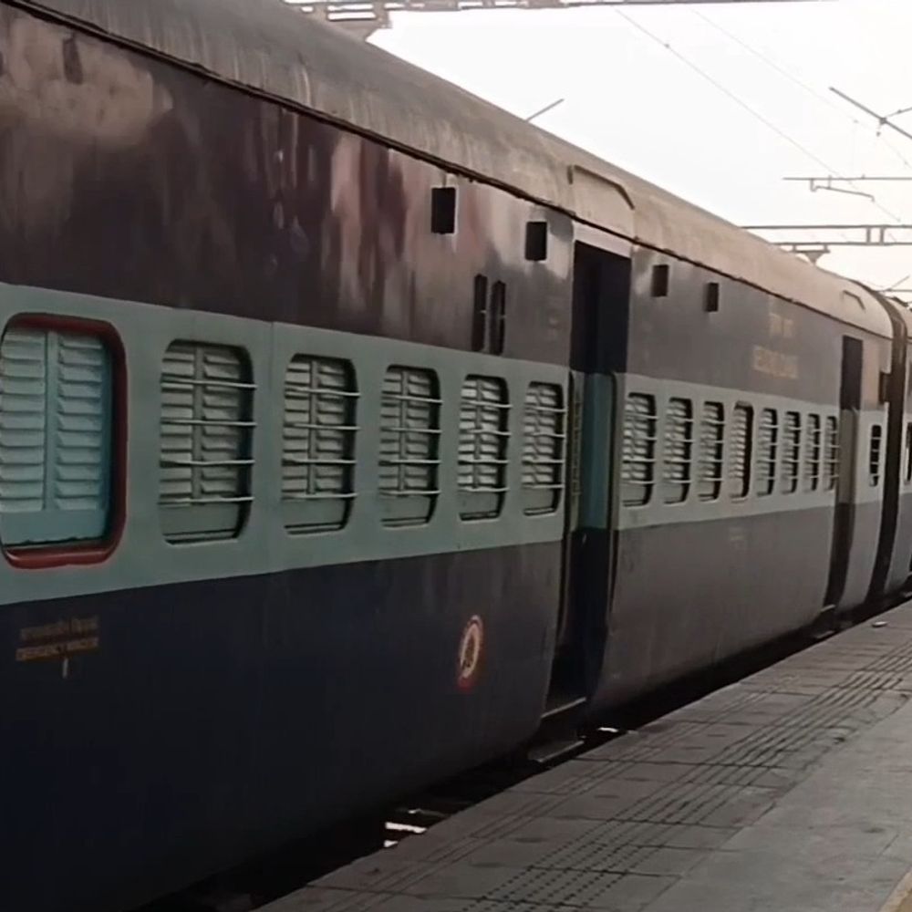चनपटिया स्टेशन पर 10 प्रमुख ट्रेनों के स्टॉपेज की मांग:विधायक अभिषेक रंजन ने रेल मंत्रालय को लिखा लेटर, हजारों यात्रियों को होगा फायदा
