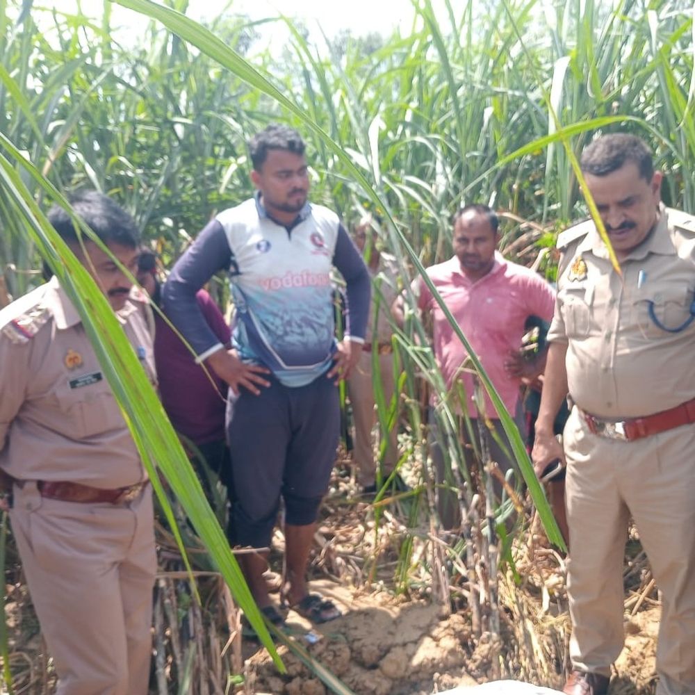 खेत में मिले दो कब्र जैसे गड्ढे मिलने का मामला:पुलिस ने घंटो किया जांच, SP बोले-जंगली जानवर पकड़ने के लिए खोदे गए थे