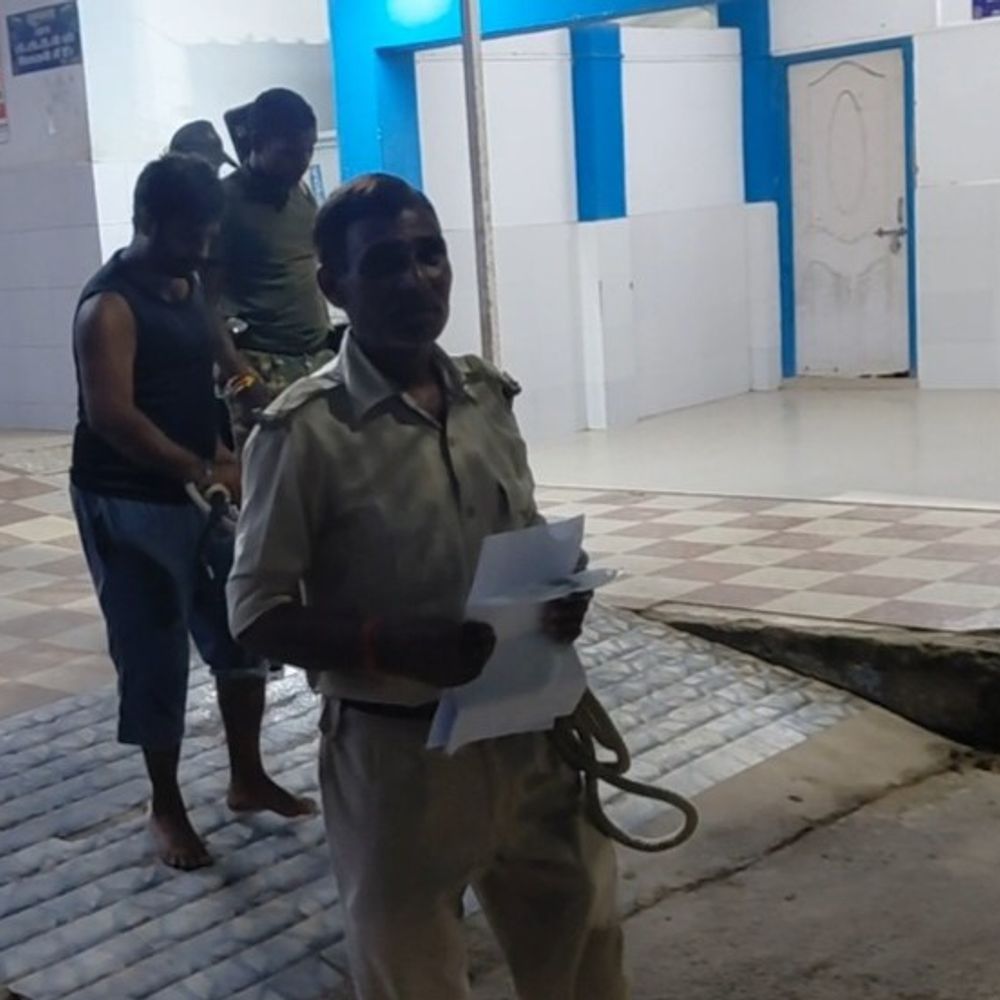 हरनाहा में भैंस चोरी करता एक युवक पकड़ा गया:पुलिस ने पूछताछ के बाद उसे गिरफ्तार कर जेल भेजा, साथी फरार