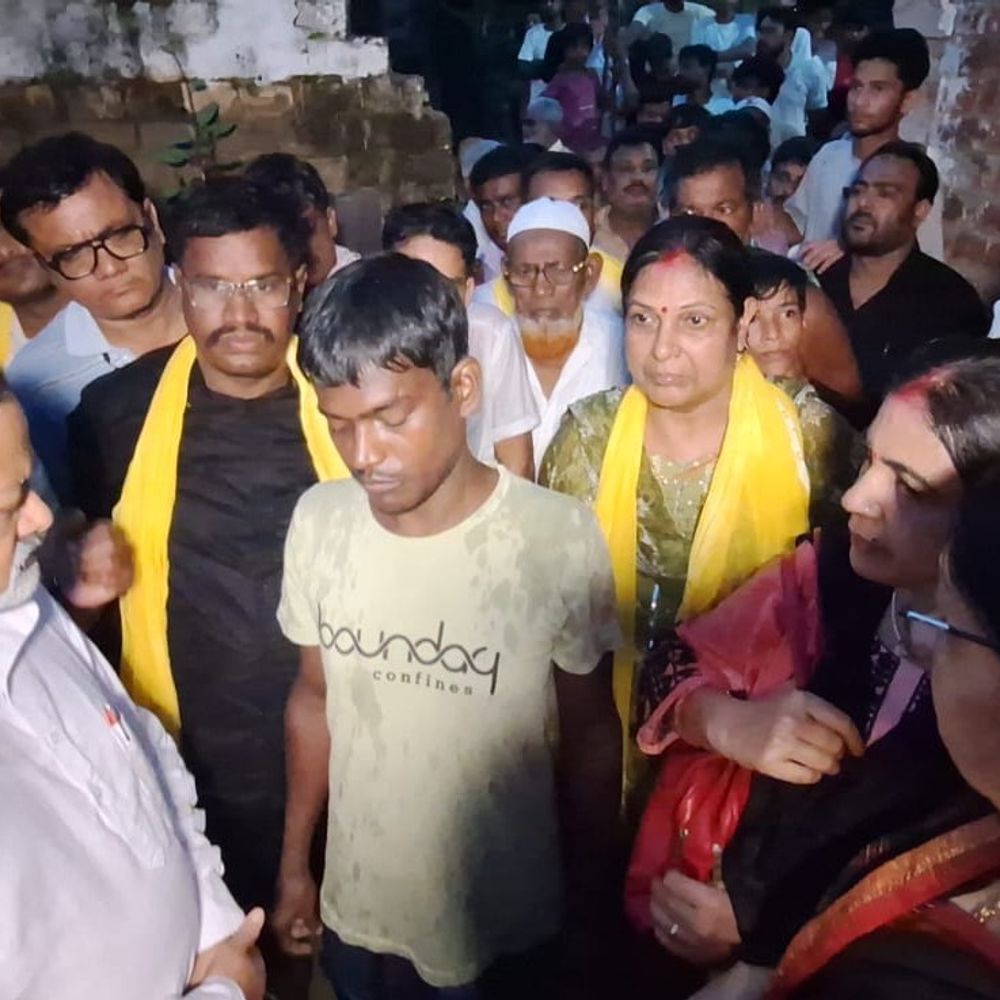 जन सुराज की टीम पीड़ित परिवार से मिली:नीमारंग में 7 साल की बच्ची की हत्या के मामले में परिजनों को दिया सांत्वना