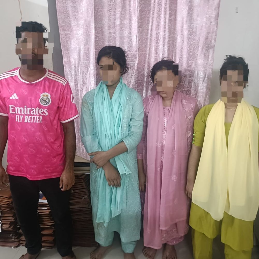 कटिहार RPF ने म्यांमार की 3 नाबालिग लड़कियों को छुड़ाया:नॉर्थ ईस्ट एक्सप्रेस से एक युवक भी पकड़ा गया, अवैध घुसपैठ कराकर सप्लाई का शक