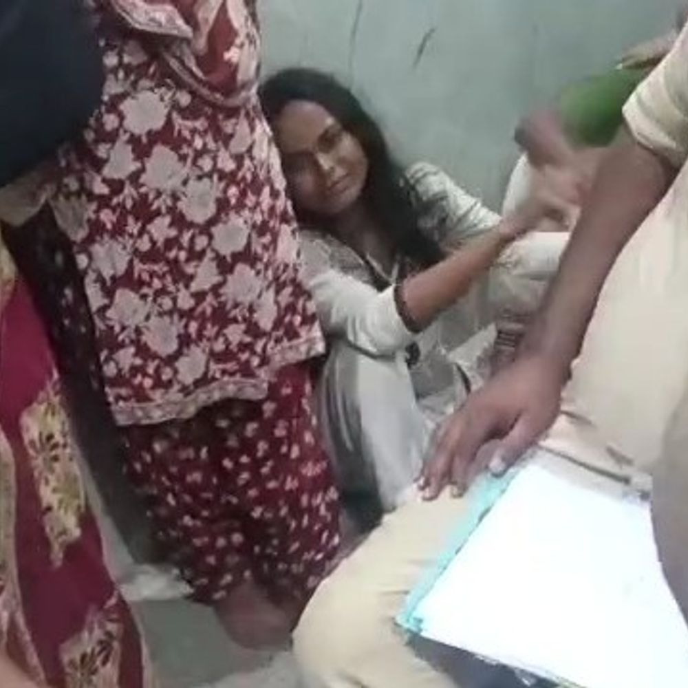 पटना में ई-रिक्शा चालक ने की खुदकुशी:बलिया में शव पहुंचते ही परिजनों में मचा कोहराम, महीनों से मानसिक तनाव में था