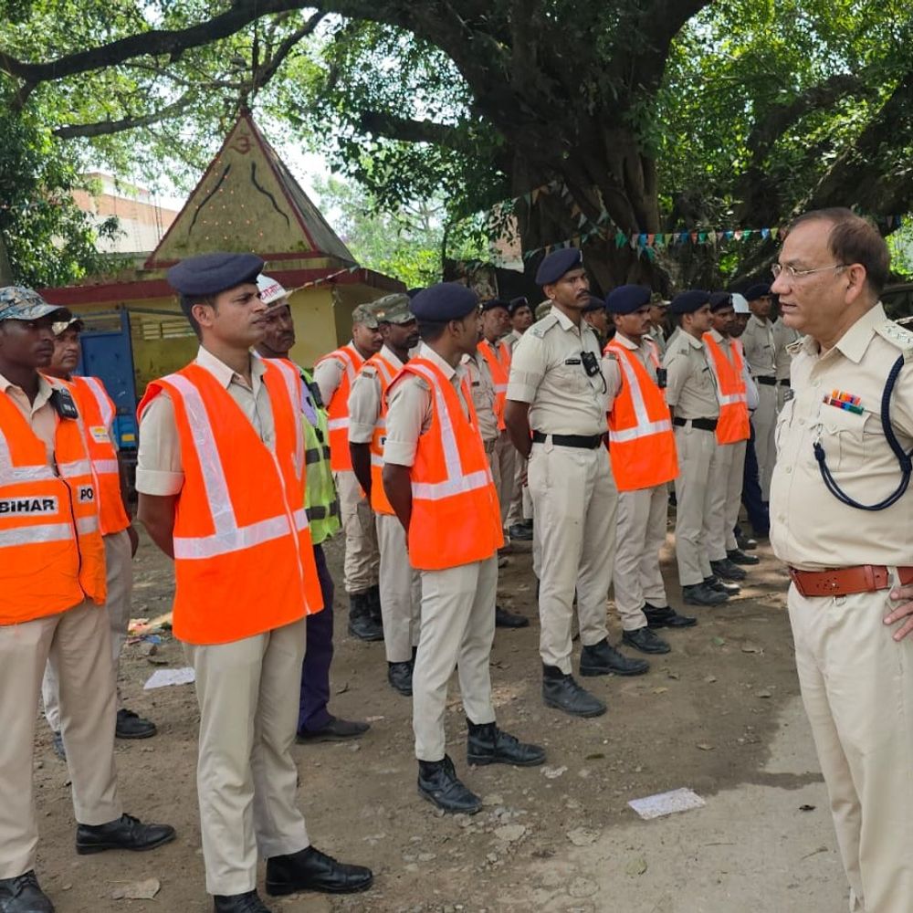 सीतामढ़ी ट्रैफिक DSP का पुलिसकर्मियों को निर्देश:गाड़ी ड्राइवर्स को थाने ले जाने की धमकी नहीं चलेगी, बॉडी वॉर्न कैमरा हमेशा ऑन रखें
