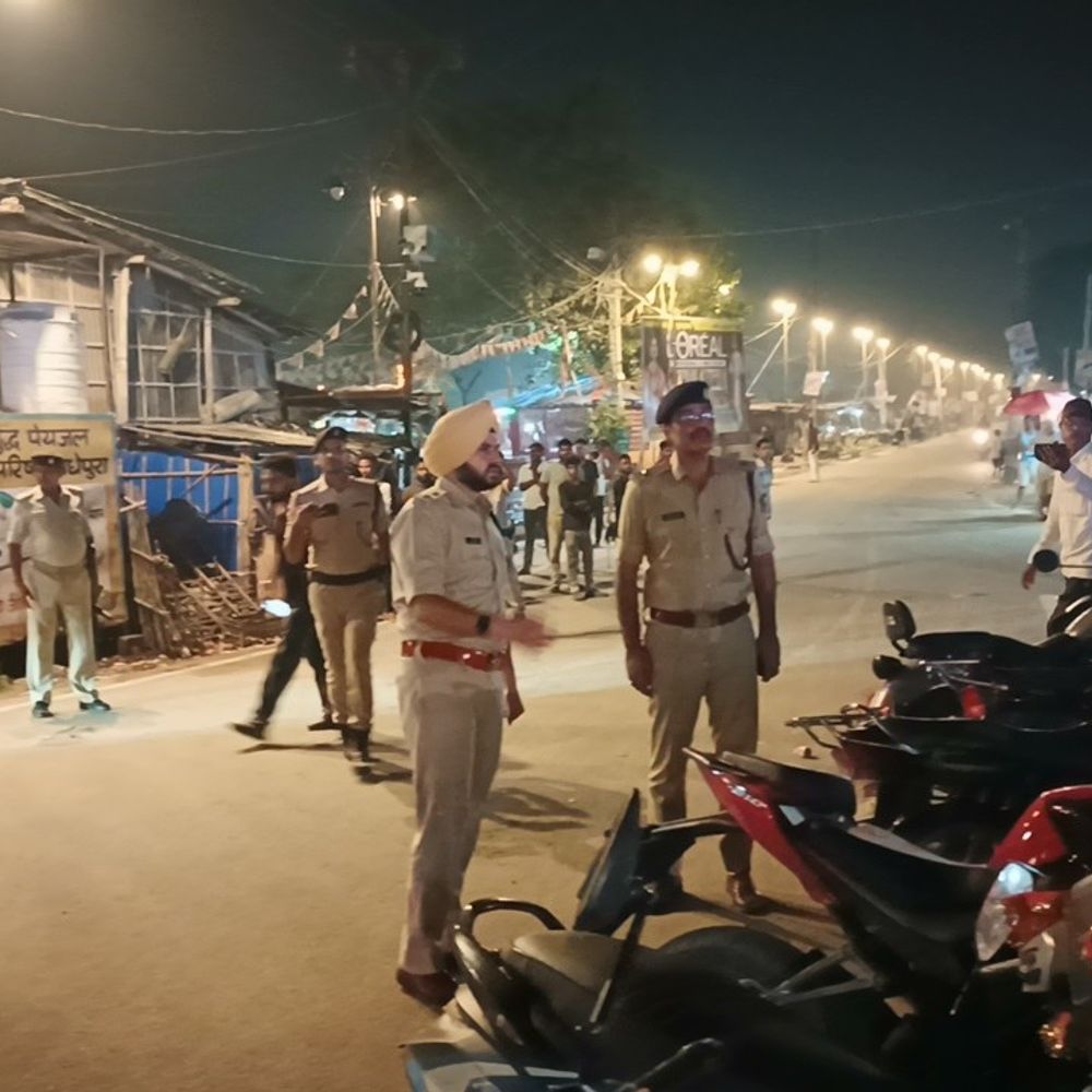 मधेपुरा में आधी रात सड़क पर उतरे SP:खुद संभाली गाड़ी चेकिंग की कमान, संदिग्ध वाहनों की जांच के साथ दर्जनों बाइक जब्त