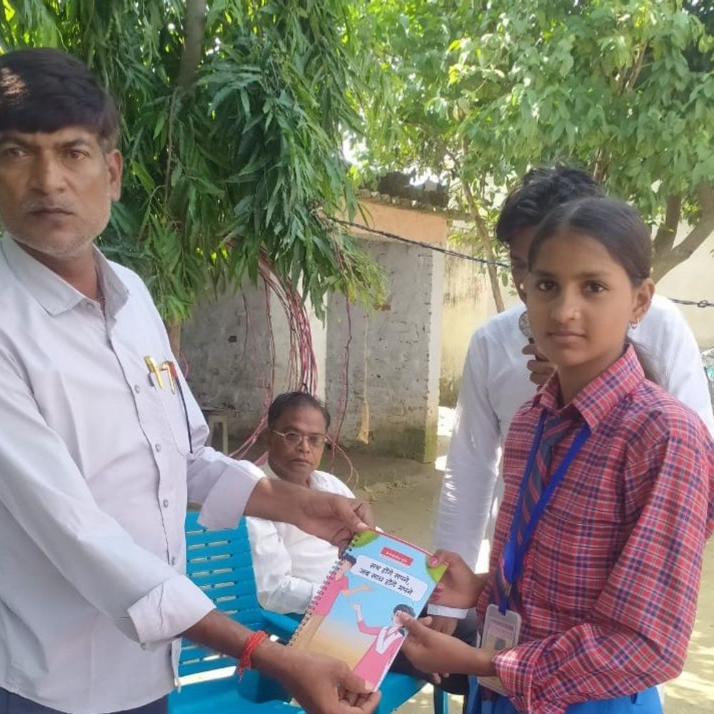 जंगल सखनी में बाल मेला आयोजित:खेल सवालजवाब से बच्चों को सामाजिक जानकारी दी, मिठाइयां और पुरस्कार बांटे गए