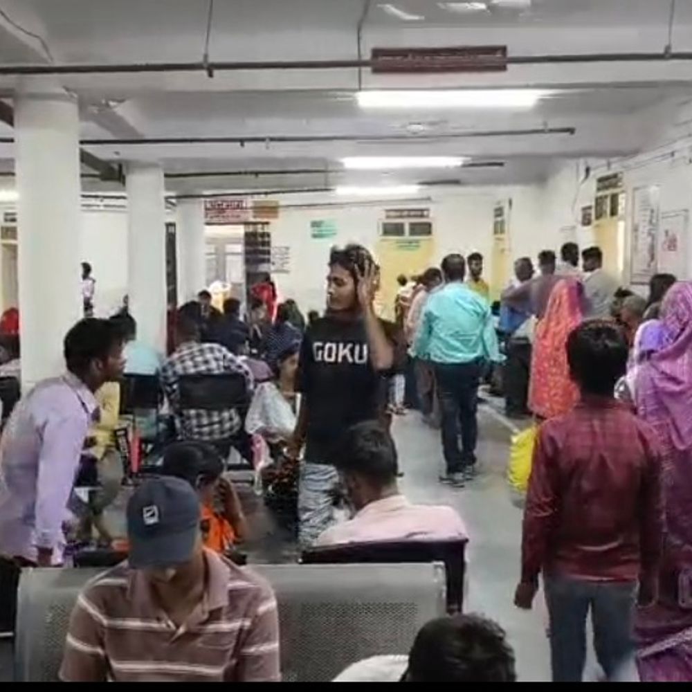 महराजगंज में कैंसर के इलाज की सुविधा नहीं:जांच और इलाज के लिए वाराणसी समेत दूसरे शहरों का रुख कर रहे मरीज