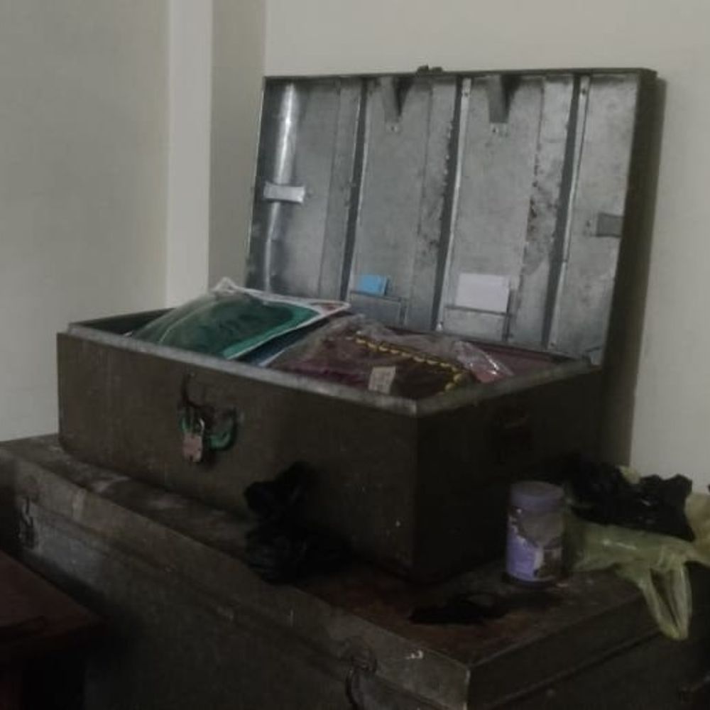 कोडरमा में लाखों रुपए के जेवरात और नगदी की चोरी:चोरों ने घर में सो रहे लोगों को बाहर से बंद कर की वारदात, पड़ोसियों ने खोला दरवाजा