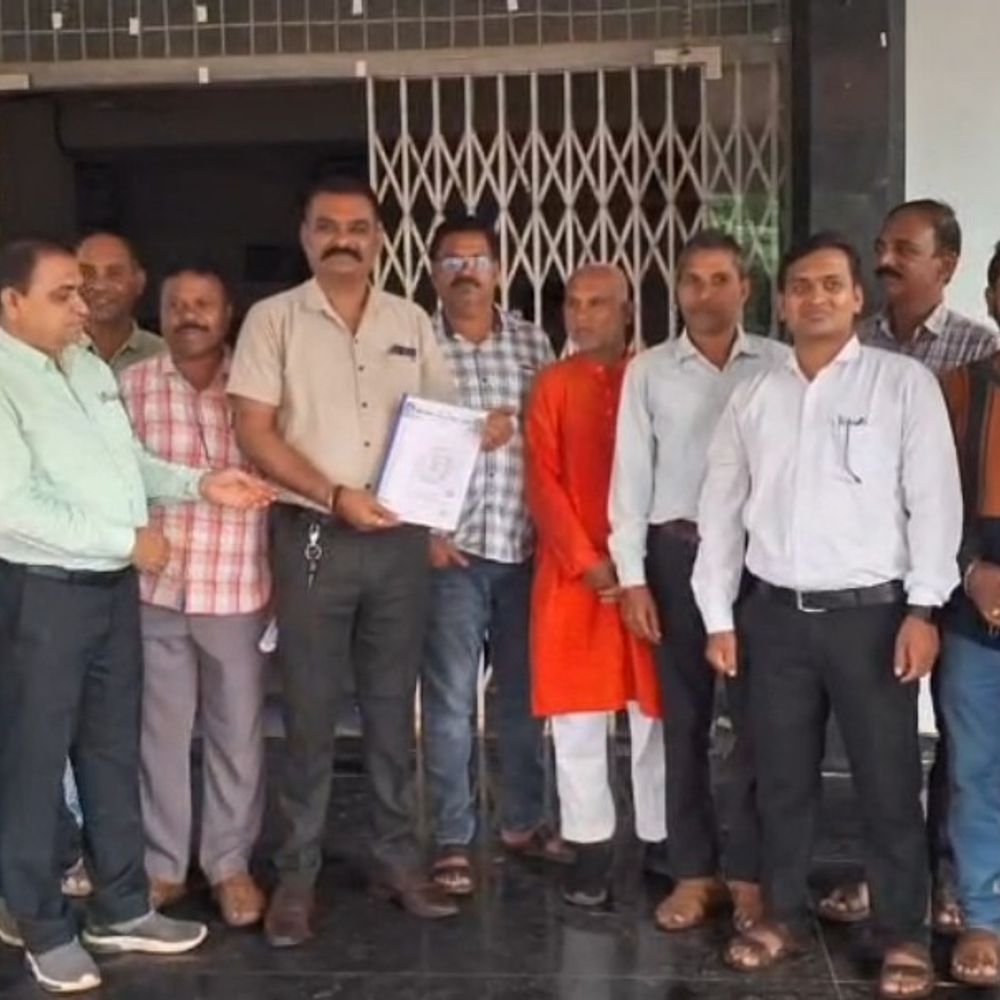 बेमेतरा में गायों की मौत के बाद सचिव सस्पेंड:पंचायत सचिव संघ ने खोला-मोर्चा; आदेश वापस लेने नहीं लेने पर अनिश्चितकालीन हड़ताल की चेतावनी
