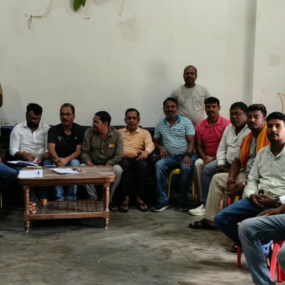 छोटे बालू-गिट्टी विक्रेताओं ने खनन कार्रवाई पर आपत्ति जताई:DM विक्रम विरकर से मांगी मदद, SDO को 15 दिन तक कार्रवाई रोकने का निर्देश