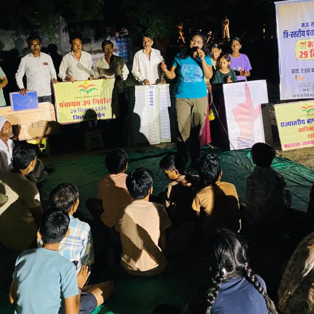 खरगोन में चुनाव आयोग की मतदान जागरूकता चौपाल:टीम ने सुनाए गीत, 29 सितंबर को जिला पंचायत वार्ड 19 का मतदान