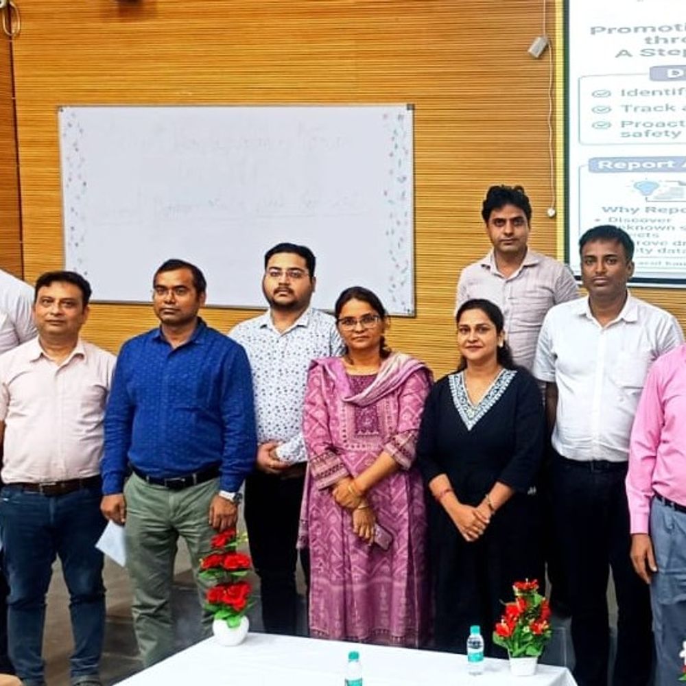 दवाओं के सुरक्षित इस्तेमाल पर दिया जोर:कौशांबी मेडिकल कॉलेज में फार्माकोविजिलेंस की हुई संगोष्ठी, डॉ बोले- मरीजों की सुरक्षा के लिए निगरानी जरूरी