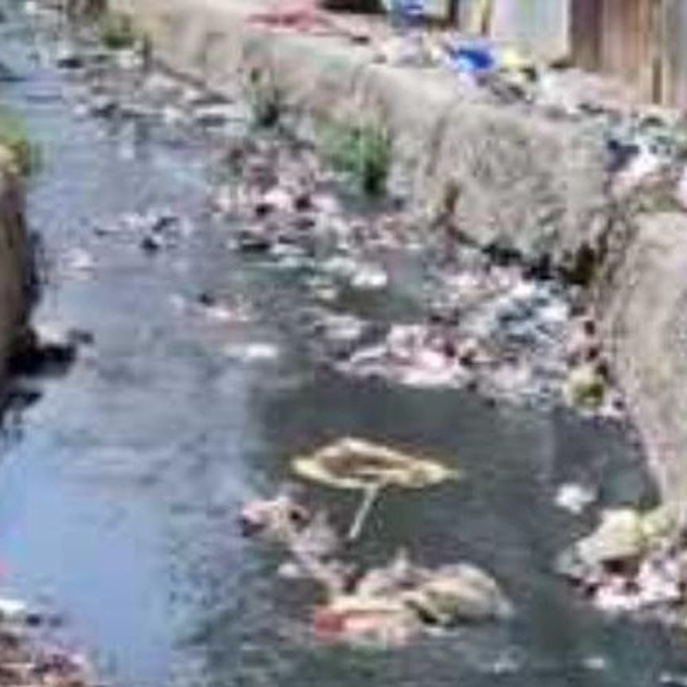 महावतपुर में नाले की सफाई कागजों में पूरी:मौके पर गंदगी जस की तस, ग्रामीण परेशान