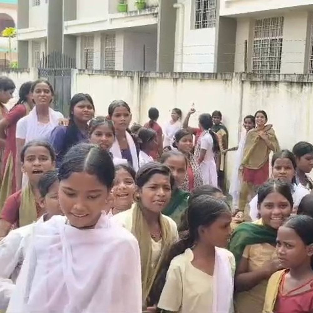 कस्तूरबा विद्यालय के खेल मैदान पर बन रहा क्वार्टर:नवादा में बच्चियों ने किया विरोध, प्रधानाध्यापक ने DM को दिया आवेदन