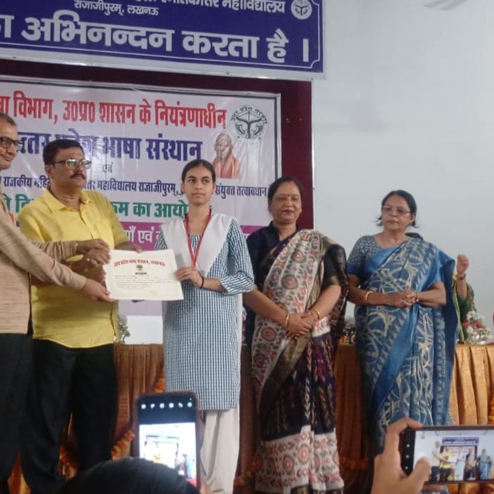 लखनऊ में नारी शक्ति वंदन पर संगोष्ठी:निबंध प्रतियोगिता के विजेताओं को मिला सम्मान, महिलाओं की राजनीतिक भागीदारी पर चर्चा