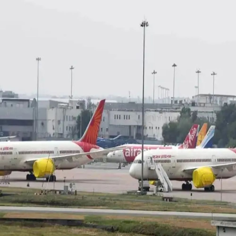 दिल्ली एयरपोर्ट पर इमिग्रेशन चूक:सरकार ने एअर इंडिया CEO को समन भेजा; 3 विदेशी बिना जांच देश से निकले थे
