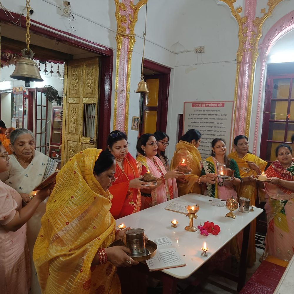गोरखपुर में उत्तम ब्रह्मचर्य पूजा संपन्न:108 रजत कलशों से महाअभिषेक, वासुपूज्य भगवान को चढ़ाया निर्वाण लाडू