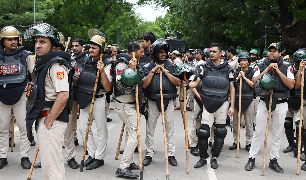 CJP Protest Controversy | ‘सिर फोड़ने’ का दावा करने वाले इन्फ्लुएंसर का वीडियो वायरल, FIR और दिल्ली पुलिस के रोल पर गरमाई राजनीति