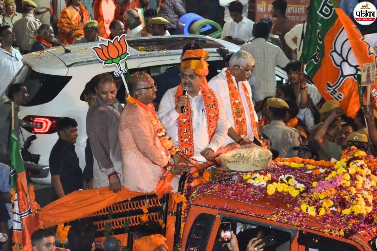 जोधपुर में CM भजनलाल शर्मा का रोड शो: मुस्लिम समुदाय ने भी बरसाए फूल, सीएम बोले- चुनाव के बाद ‘तीसरा इंजन’ लग जाएगा