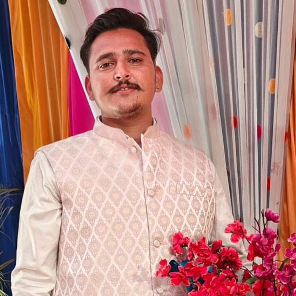 बाईपास पर खड़ी ट्रैक्टर-ट्रॉली से बाइक की टक्कर, मौत:इंदौर के तेजाजी नगर में हादसा; पत्नी और बेटी से मिलकर लौट रहा था सुमित, ट्रैक्टर चालक फरार