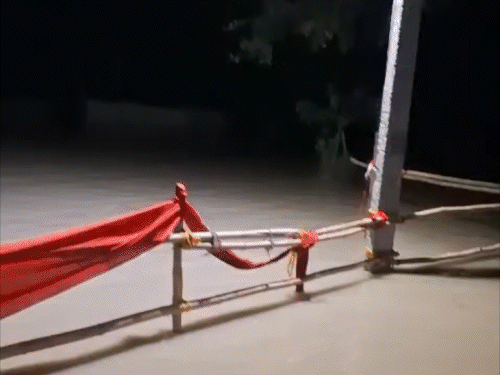 वैशाली में मवेशियों से भरी नाव गंगा में डूबी:किसान ने फोन कर परिजन को दी जानकारी, एक घंटे रेस्क्यू के बाद 6 किसान बचाए गए