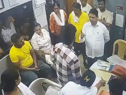 डॉक्टर को मारने वाले शिवसेना पार्षद की जमानत पर सुनवाई:सुप्रीम कोर्ट बोला- हालात बद्तर हुए, ऐसे लोग सड़कों पर नहीं घूमना चाहिए