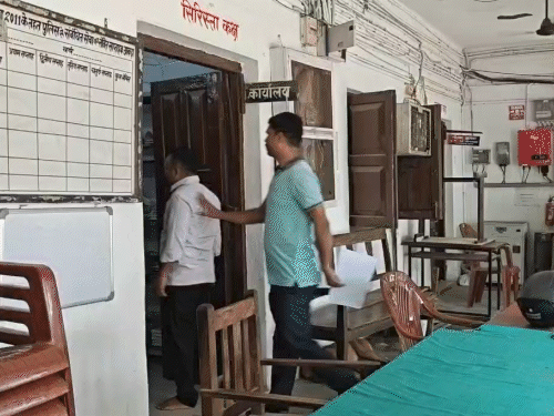 पटना में दो शातिरों को किया गिरफ्तार:खुद को पदाधिकारी और पुलिसकर्मी बताते थे, सचिवालय में नौकरी दिलाने के नाम पर ठगी करते थे