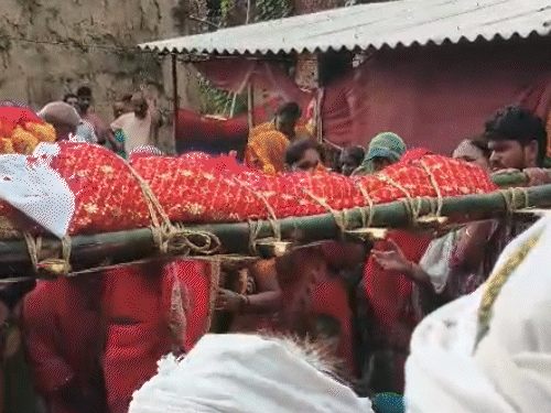 प्रतापगढ़ में संतानहीन दंपती ने जहर खाकर दी जान:एक साथ उठी दोनों की अर्थी, बड़े भाई ने दी मुखाग्नि; एमए तक पढ़े थे दोनों
