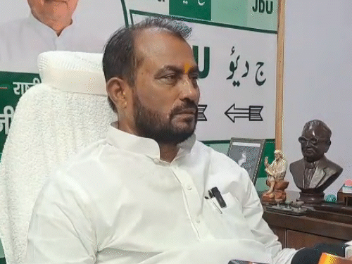 ‘तेजस्वी फिर से गुलछर्रे उड़ाने विदेश जाएंगे’:श्याम रजक बोले- नेता प्रतिपक्ष अपने पिता जैसा नहीं कर पाए काम, न पार्टी संभली और न परिवार